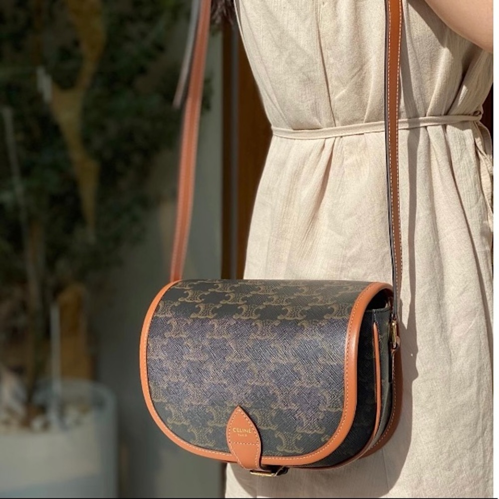 *Authentic* CELINE Medium Folco bag in Triomphe Canvas and calfskin